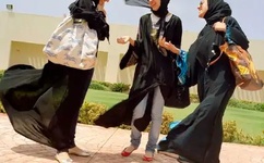 迈开腿让学才尝尝你的草莓